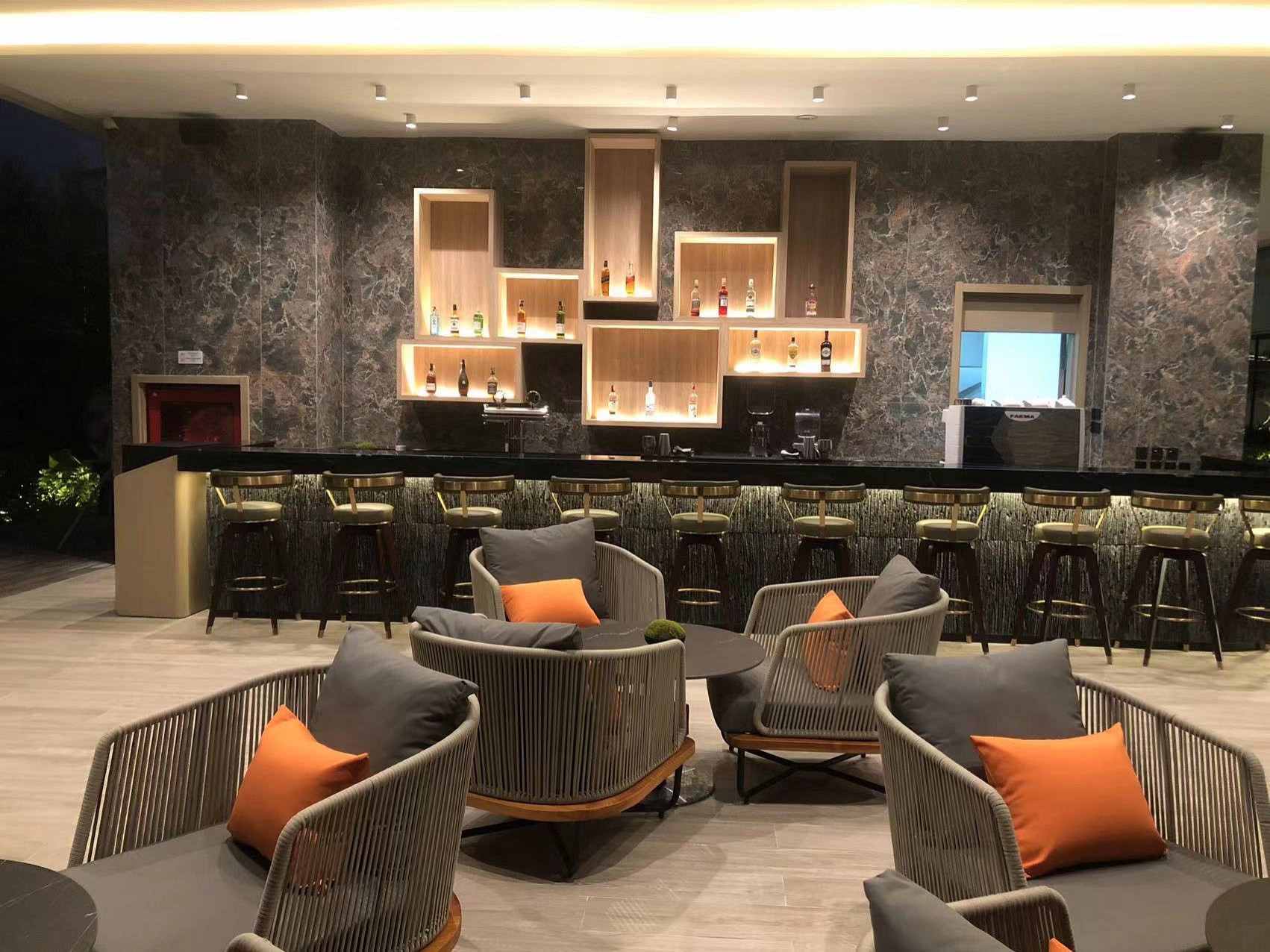 Mangrove Bar & Restaurant