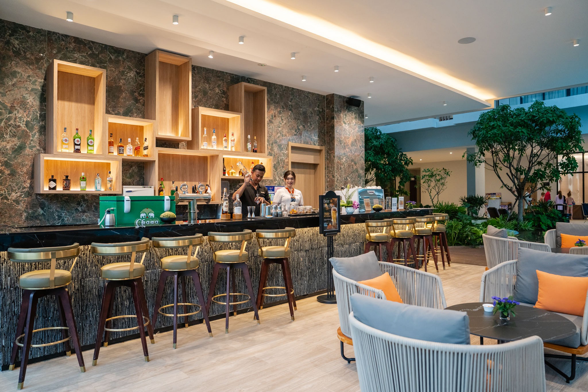 Mangrove Bar & Restaurant