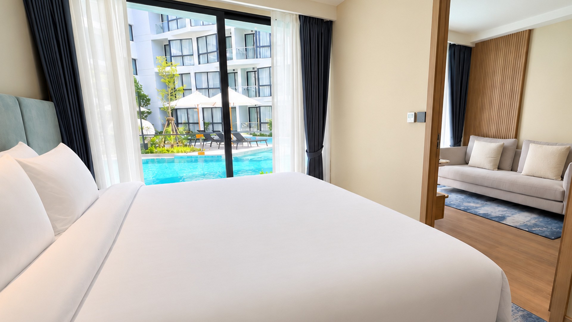 Junior Suite Pool Access