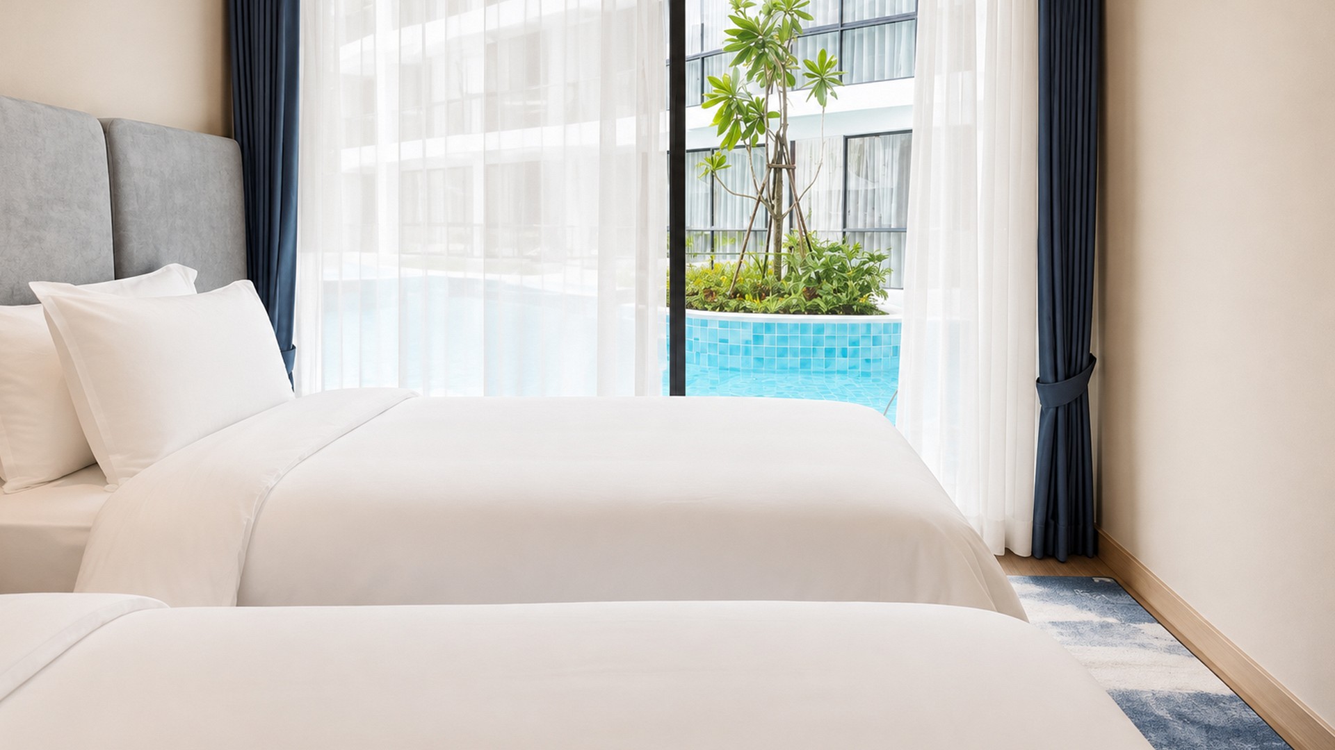 Junior Suite Pool Access